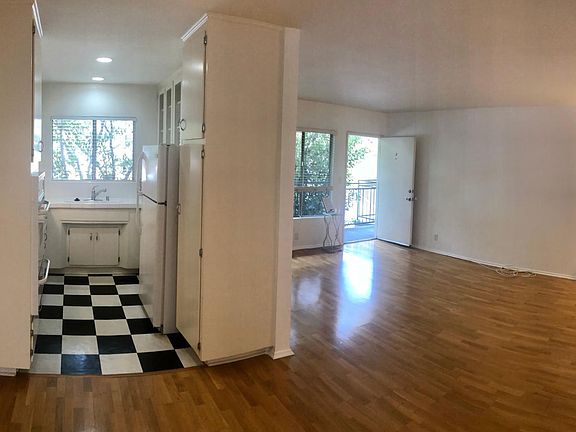 3rd image of 2616 N Beachwood Dr APT 7