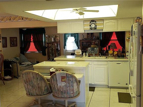 4th image of 5380 Acacia Trl