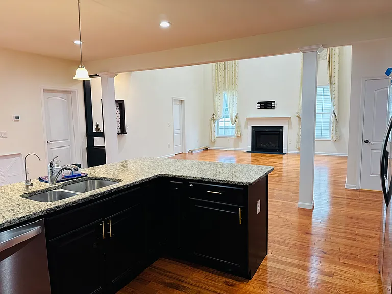 557 W Birdie Ln — Photo 8