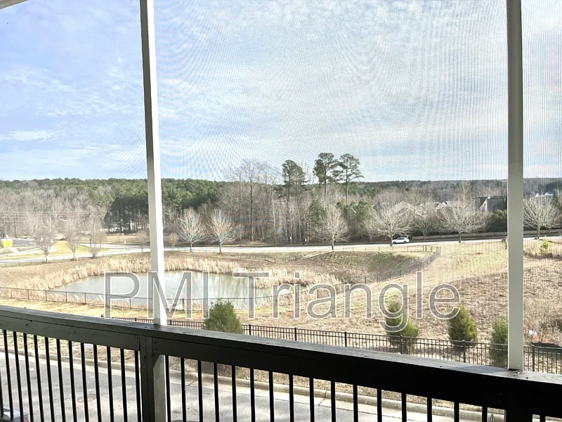 3 bed, 3.5 bath, 2222 sqft, $2,175 — Photo 3