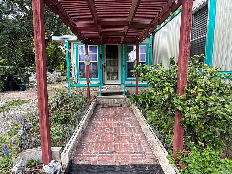 8211 Wallis St — Photo 4
