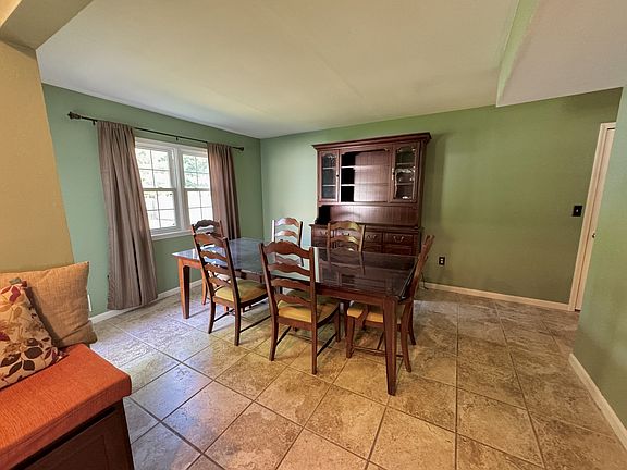 3rd image of 205 Smokerise Ln