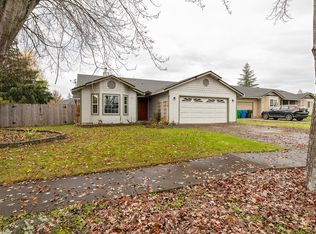 417 Garden Cir, Eagle Point, OR
