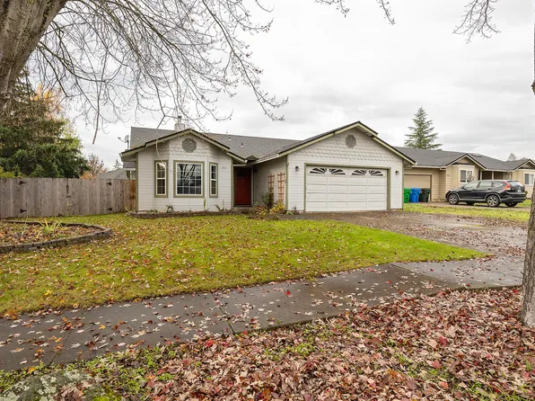 417 Garden Cir, Eagle Point, OR 97524