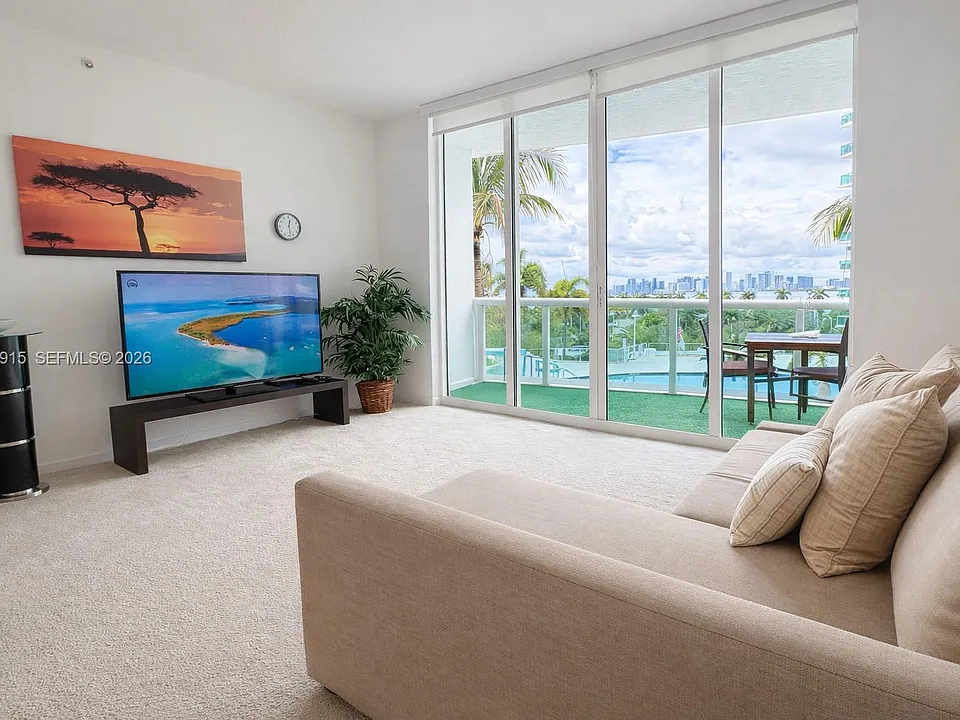 7900 Harbor Island Dr #706