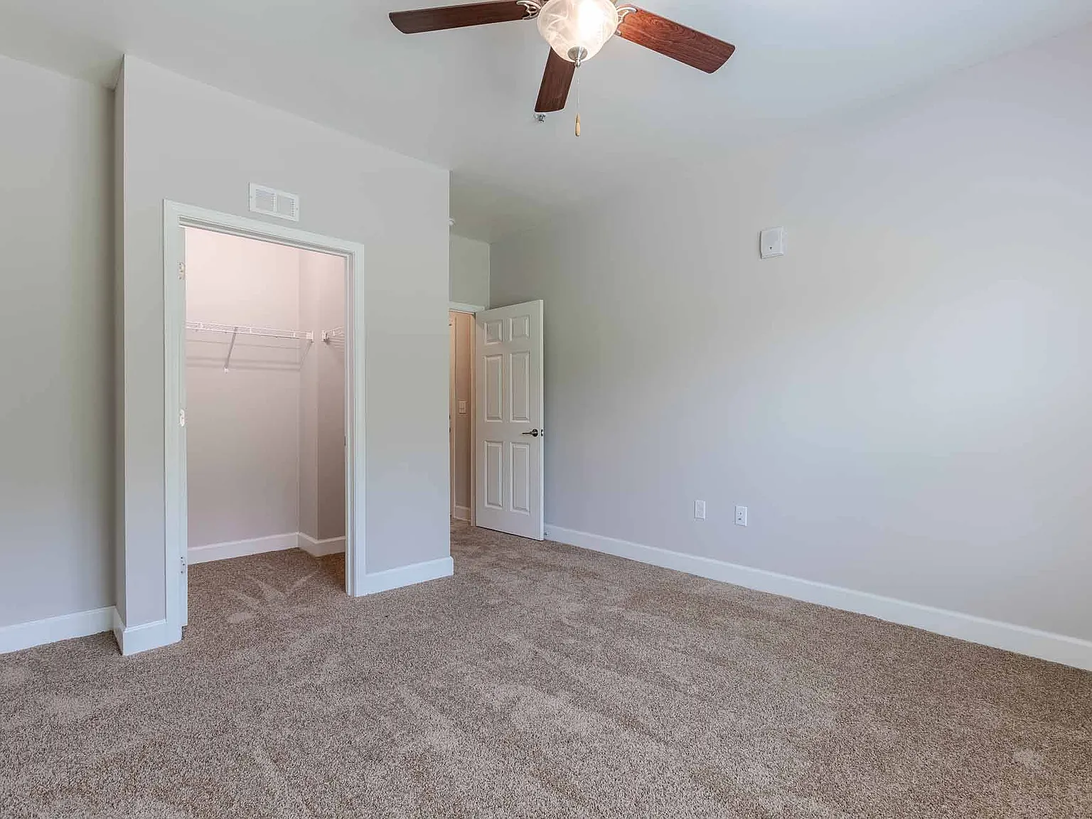 Killian Terrace Apartments — Photo 4