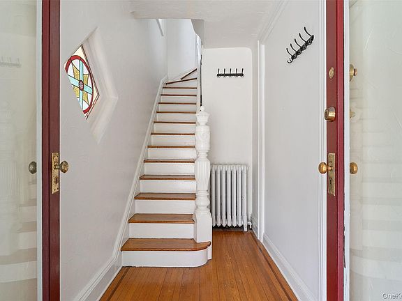 2nd image of 355 Bronxville Rd