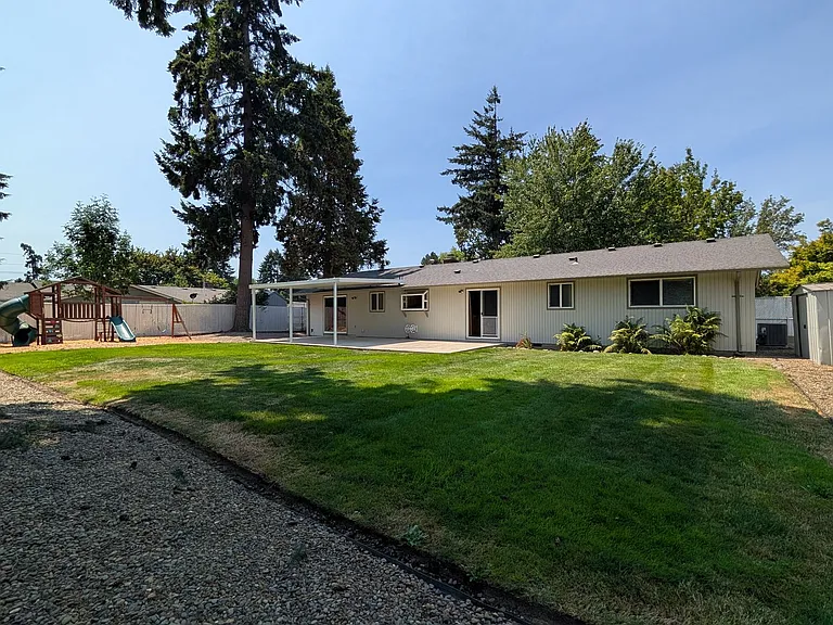 2425 Leyton Ln — Photo 25