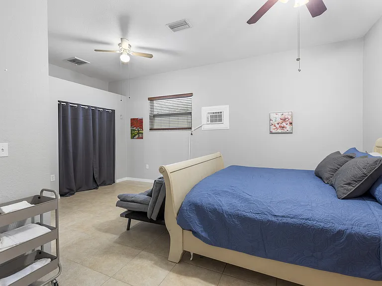 W Columbus Dr — Photo 10