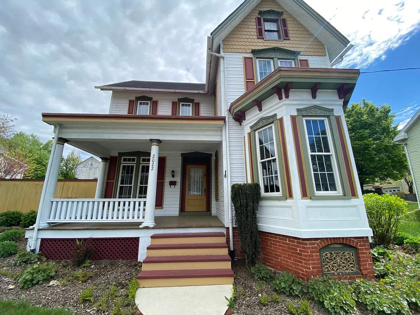 Amazing 4 BR, 2BA Colonial Style Home in Lititz — Photo 1