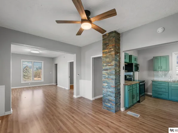 4504 S 32nd St, Omaha, NE 68107