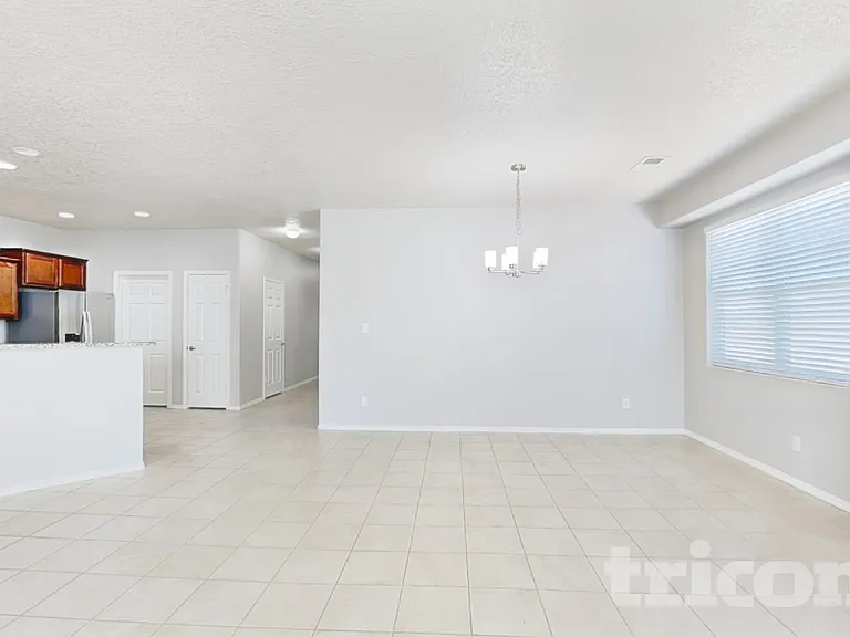 2081 Camino Rincon SW — Photo 3