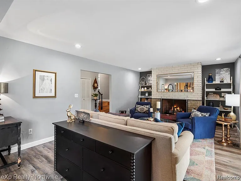 38205 Connaught Dr — Photo 23