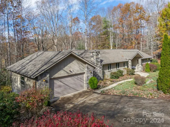 70 Old Hickory Trl, Hendersonville, NC 28739