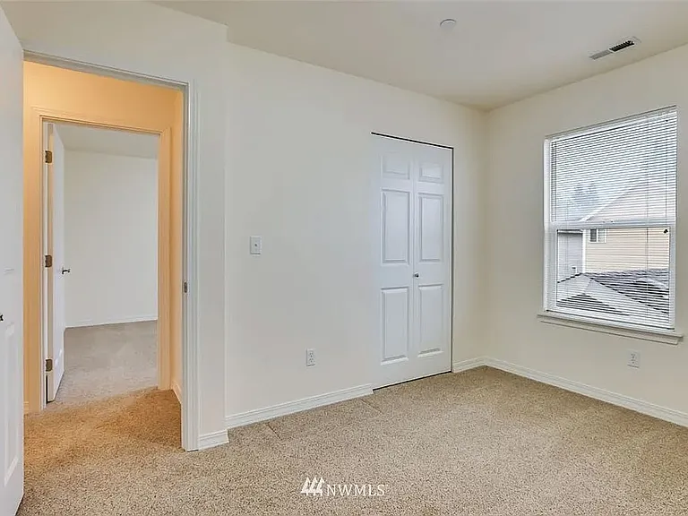 1295 Hudson St — Photo 16
