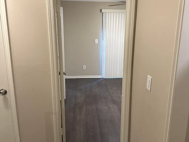 6049 Regent Mnr — Photo 8