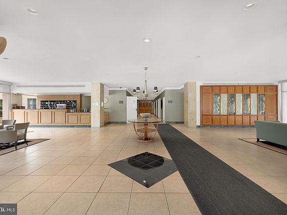 4th image of 10401 Grosvenor Pl APT 907