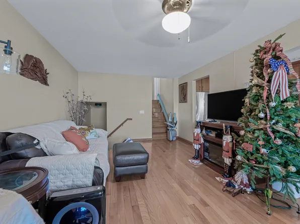 154-05 Riverside Drive image 4 of 21