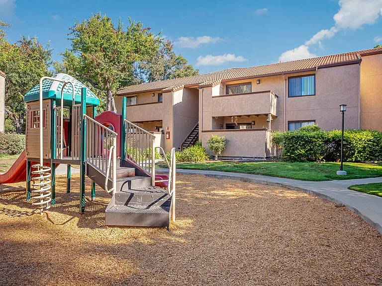 Mission Sierra Apartments — Photo 8