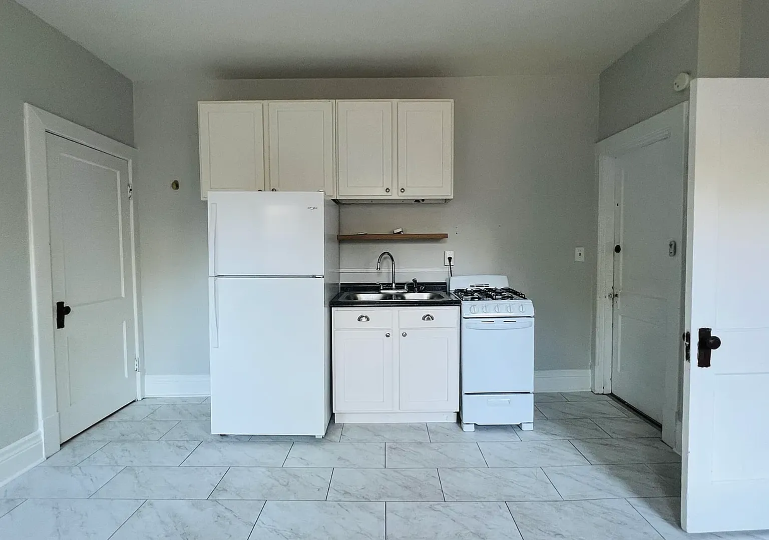445 Davidson Court — Photo 4