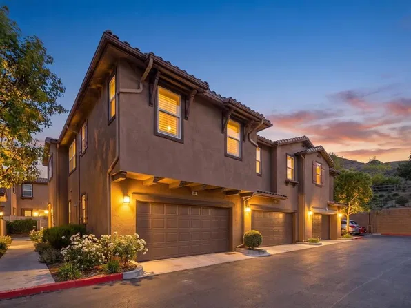 2487 Ascending Oaks Ln #1, Simi Valley, CA 93063