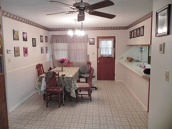 4th image of 1215 Oleander Dr