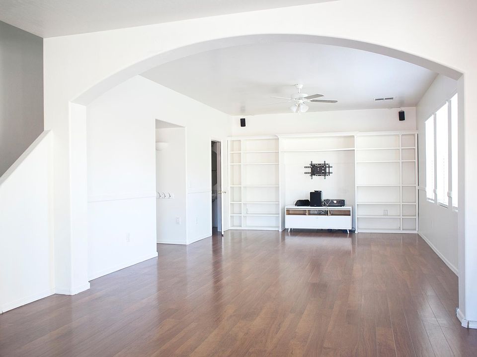 1st image of 3988 E Esplanade Ave