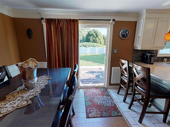5th image of 1303 Peppertree Dr