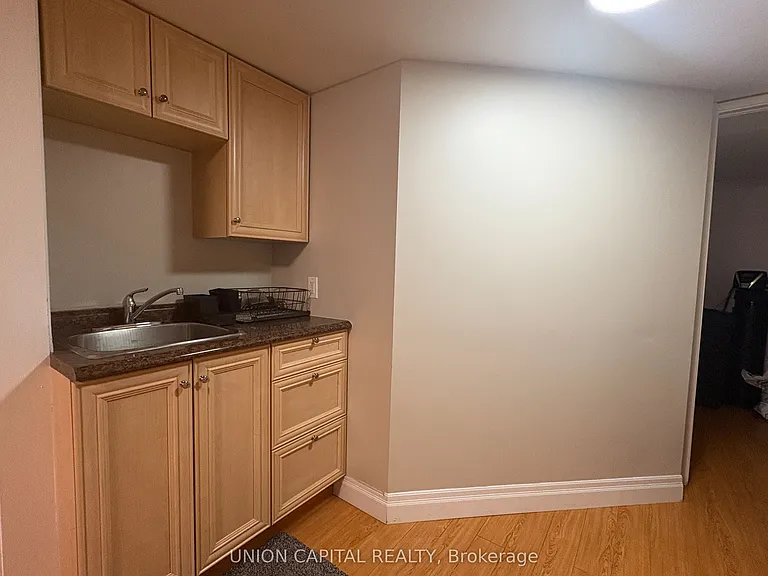 248 James Ave #LOWER — Photo 10