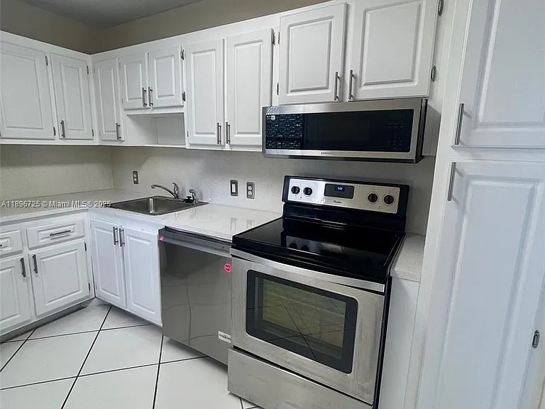 20400 W Country Club Dr #608 — Photo 6