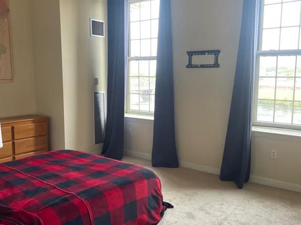 52 Lawrence Dr APT 608, Lowell, MA 01854