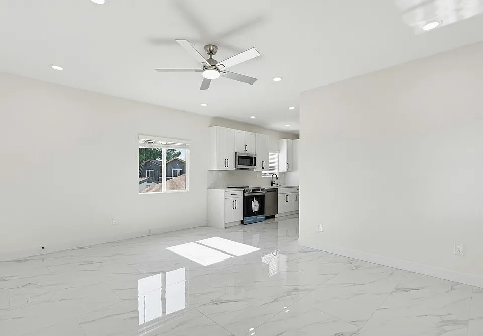 3332 Altadena Ave