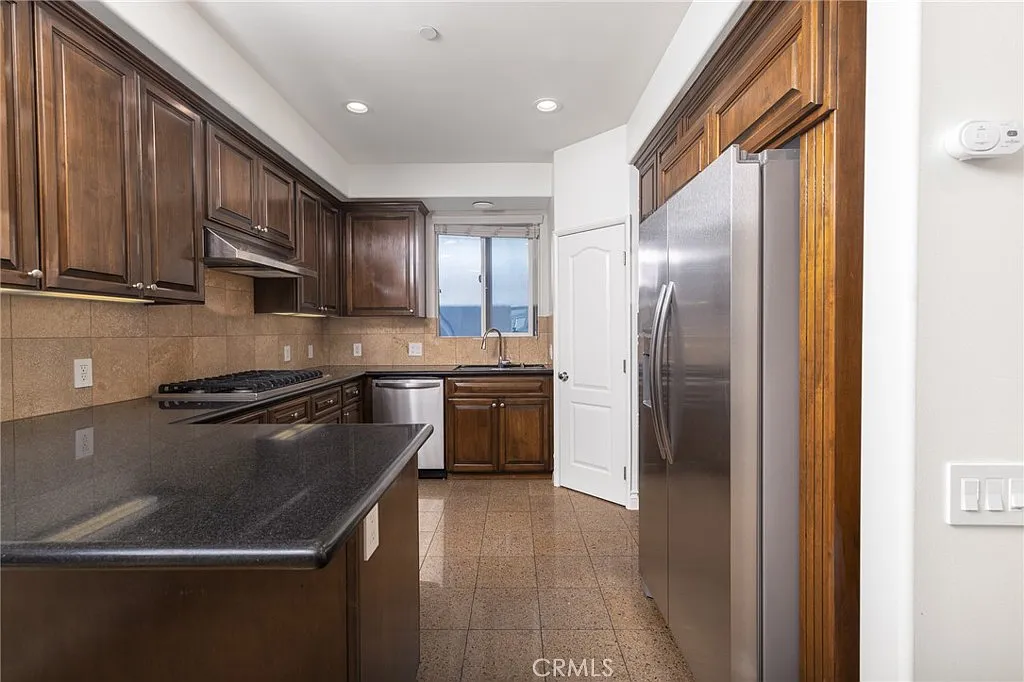 4 bed, 2020 sqft, $6,500 — Photo 4