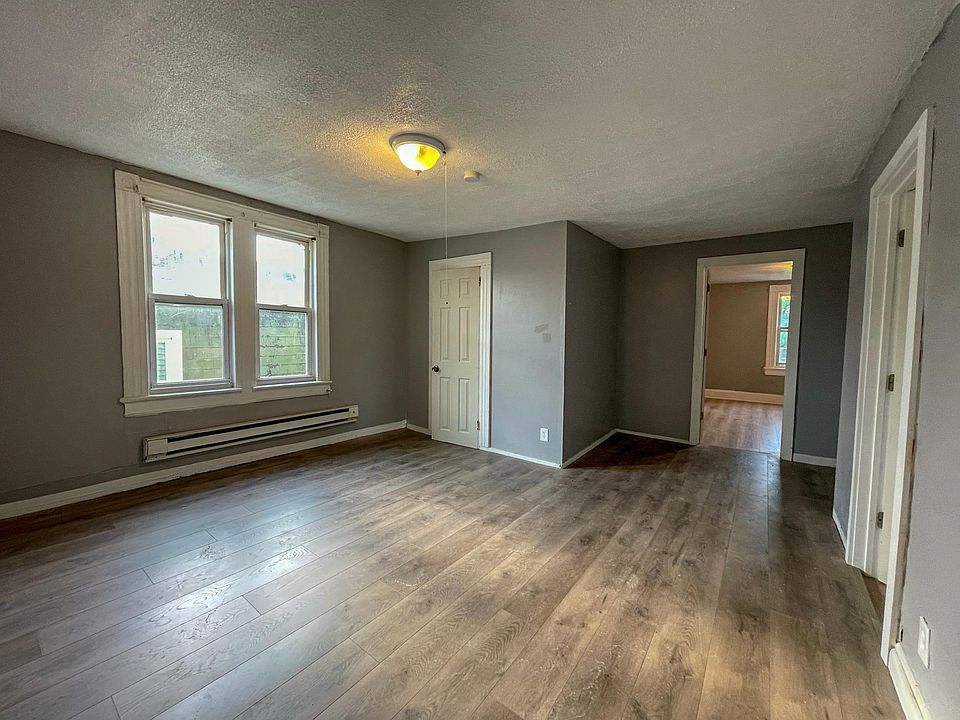 1st image of 24 Laurel St #3