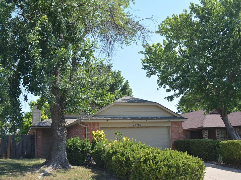 2508 Butterfield Dr