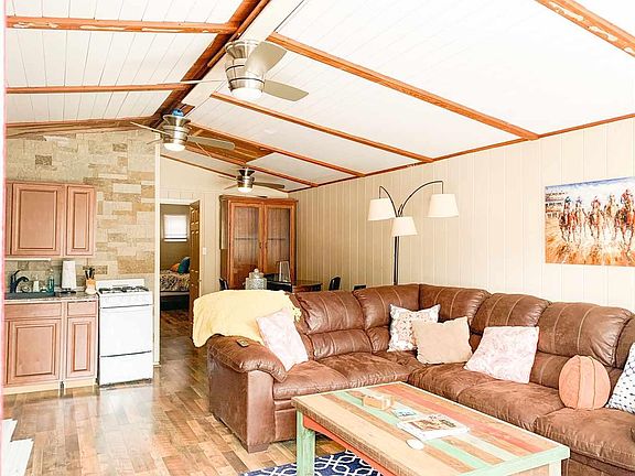 5th image of 611 Lakeland Dr #27
