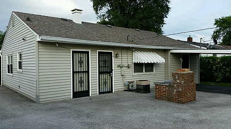 2nd image of 2826 Sangster Ave