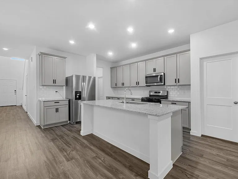 3914 Windy Whisper Dr — Photo 5