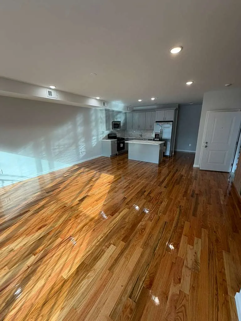 3 bed, 3000 sqft, $3,200 — Photo 2