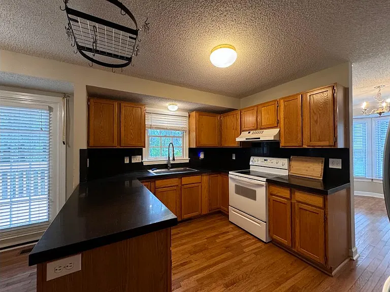 101 Queens Knoll Ct — Photo 5