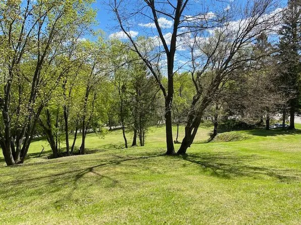 615 Roselawn Ave W, Roseville, MN 55113