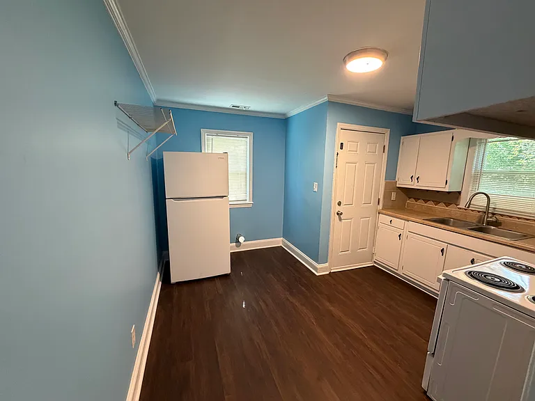 305 Olive St — Photo 15