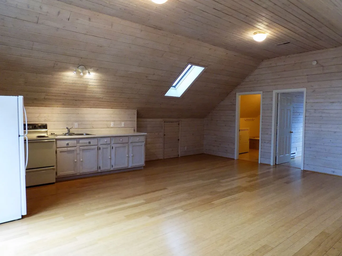 1853 St. Francis Court — Photo 2