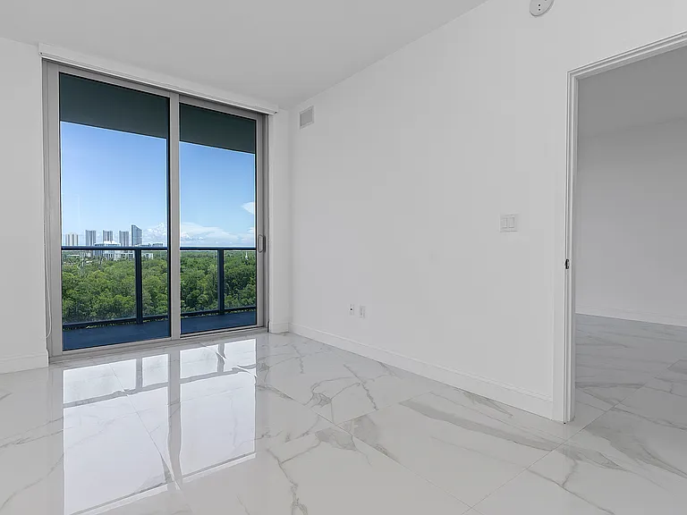 16385 Biscayne Blvd #717 — Photo 22