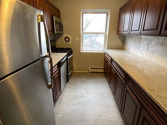 3rd image of 1067 Pompton Ave #1C