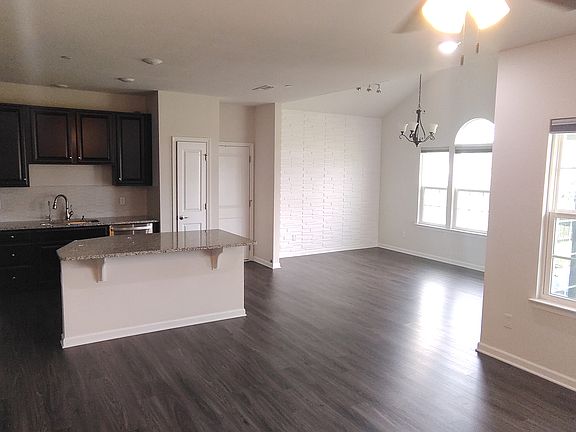 5th image of 1030 Oglethorpe Dr