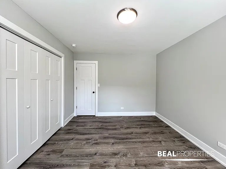530 W Surf — Photo 36