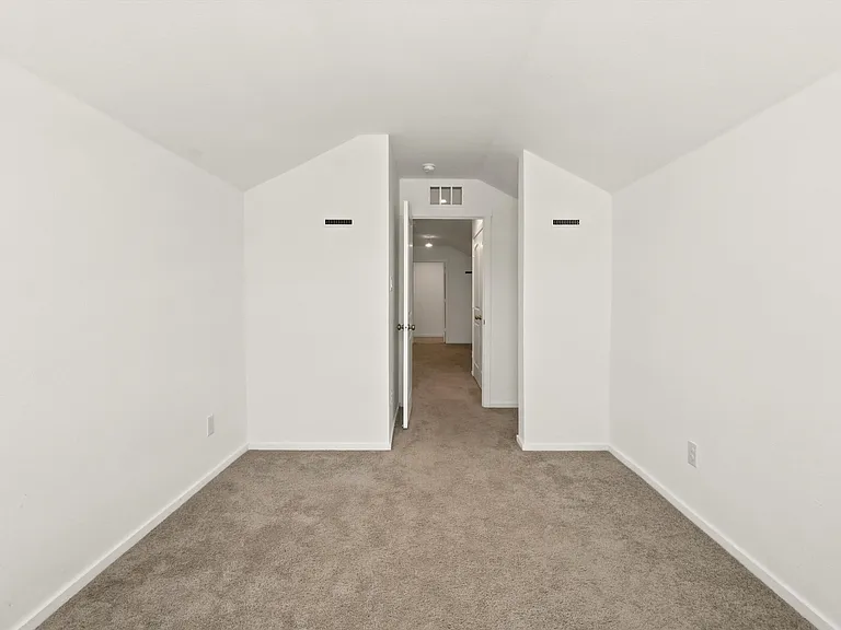 4966 Daisy Blossom — Photo 12