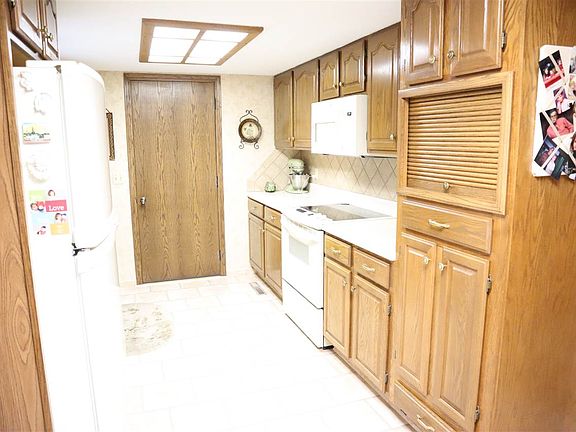 4th image of 2306 Manor Dr
