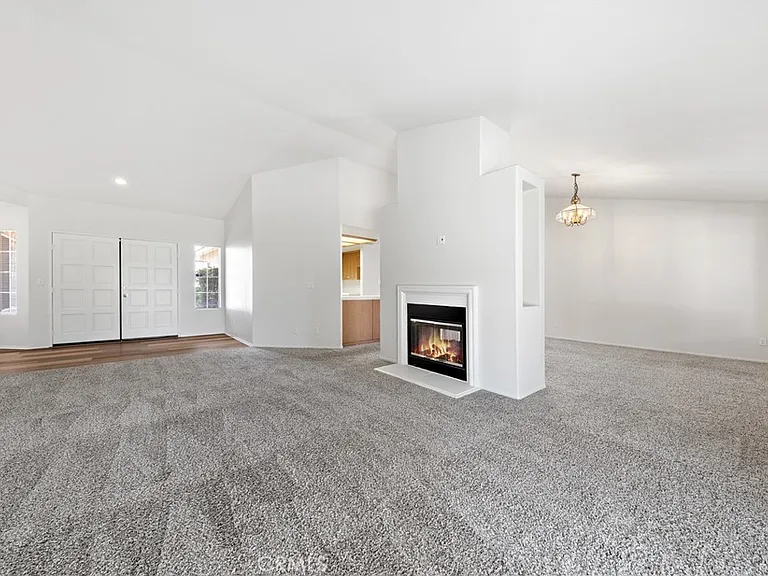 2971 Peach Tree St — Photo 3